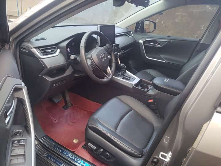 Фото 3 - Toyota RAV4