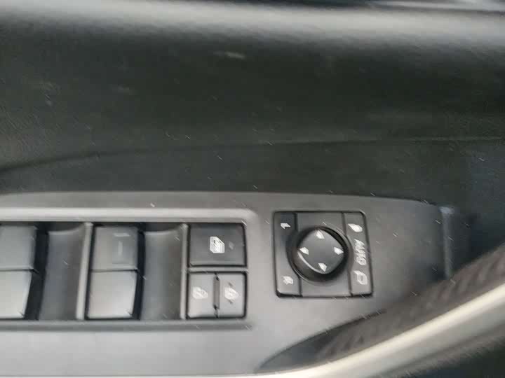 Фото 4 - Toyota RAV4