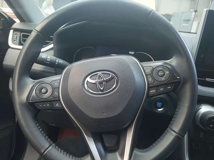 Фото 6 - Toyota RAV4