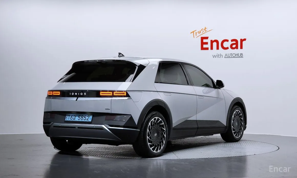 Photo 2 - Hyundai Ioniq 5