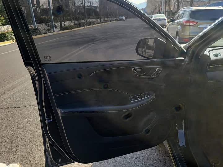 Фото 7 - Roewe RX5