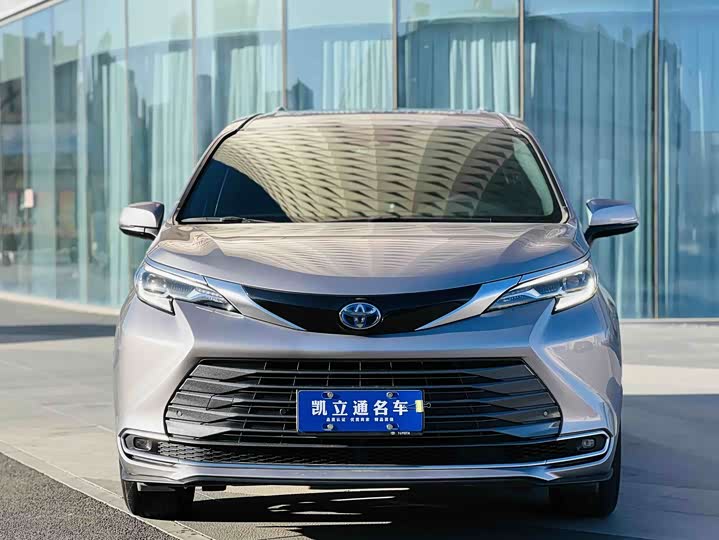 Фото 2 - Toyota Sienna