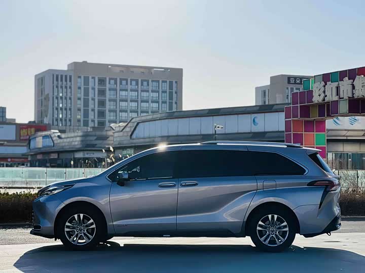 Фото 3 - Toyota Sienna