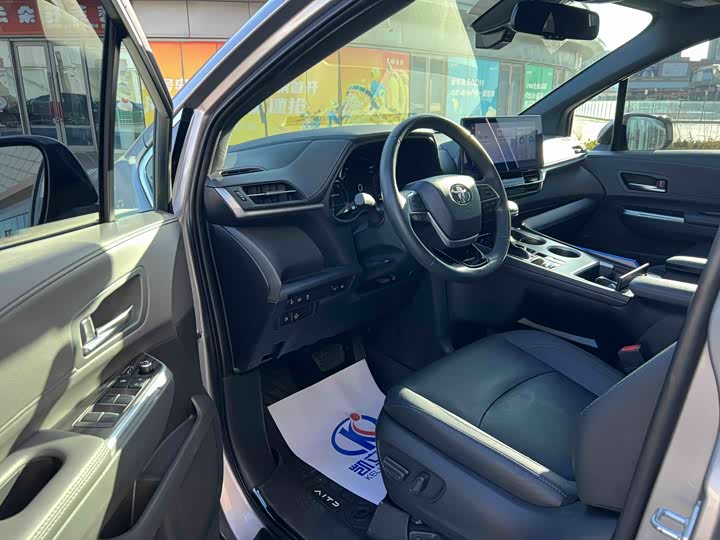 Фото 6 - Toyota Sienna