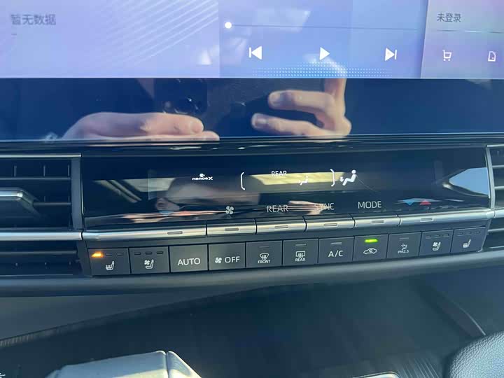 Фото 9 - Toyota Sienna