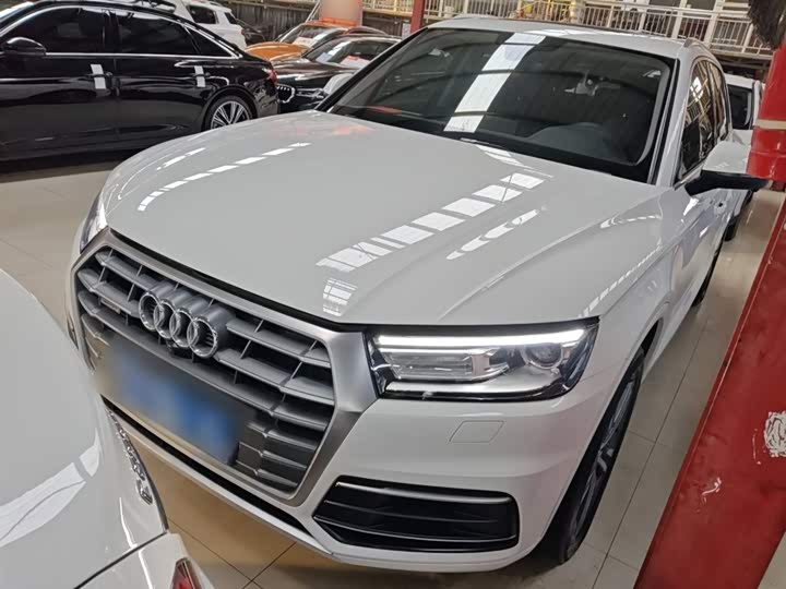 Фото 1 - Audi Q5L