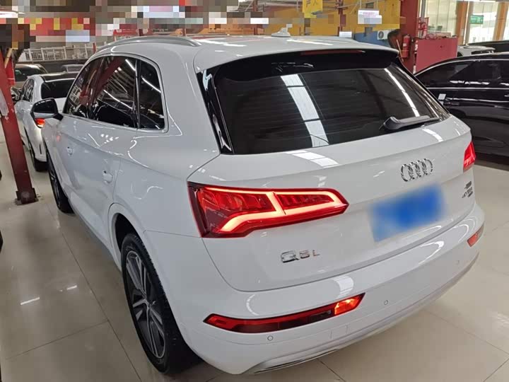 Фото 5 - Audi Q5L