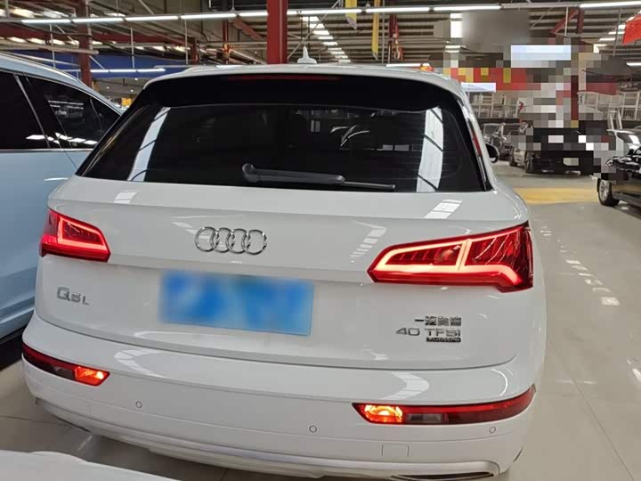 Фото 6 - Audi Q5L