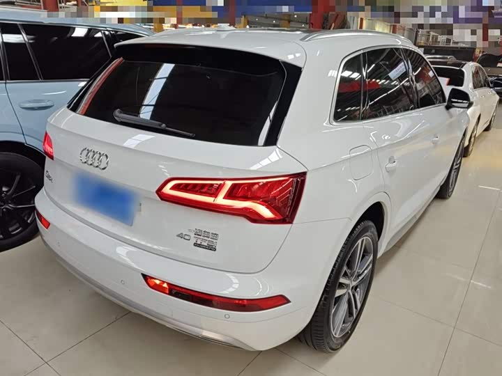 Фото 7 - Audi Q5L