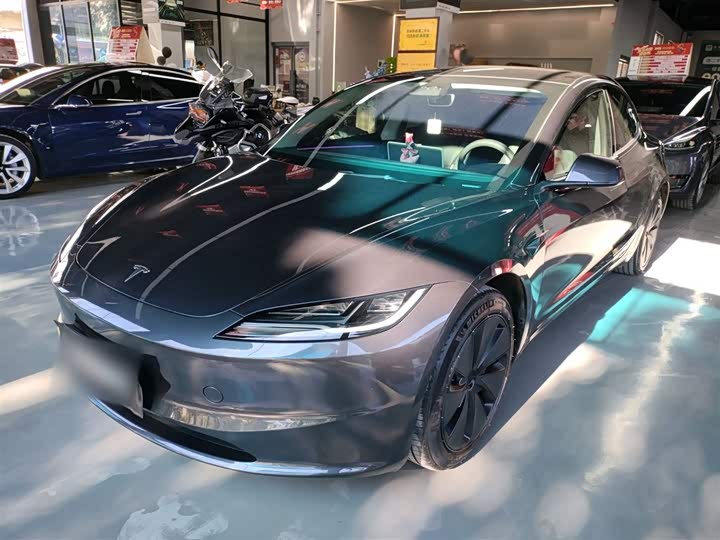 Фото 1 - Tesla Model 3