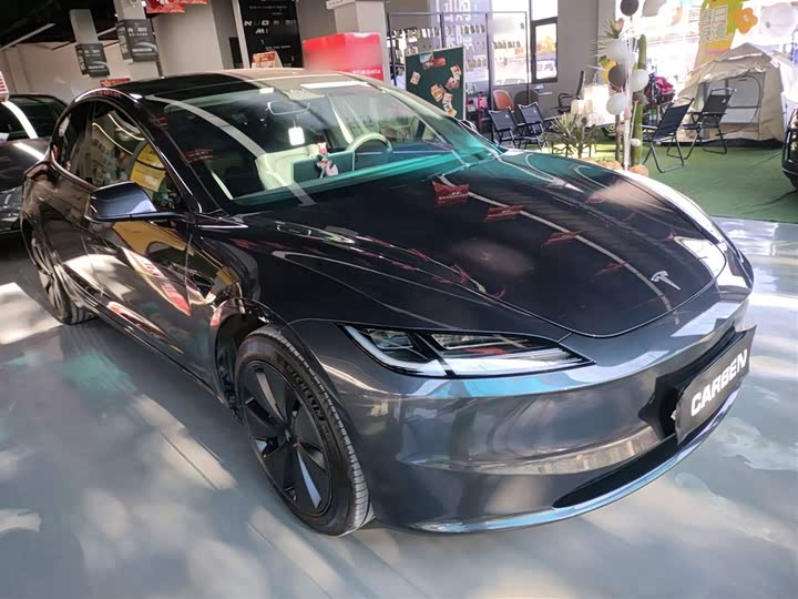Фото 4 - Tesla Model 3