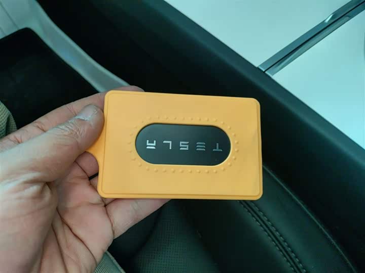 Фото 9 - Tesla Model 3