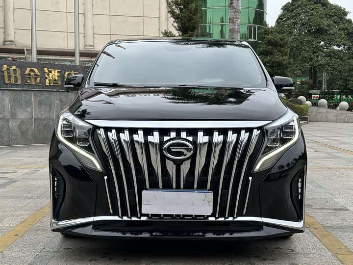 Фото 2 - GAC Trumpchi M8