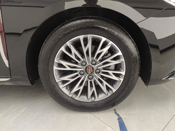 Фото 6 - Hongqi H5