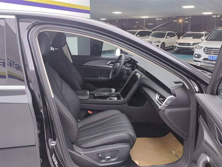 Фото 8 - Hongqi H5