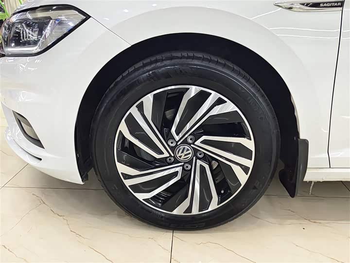 Фото 8 - Volkswagen Sagitar L