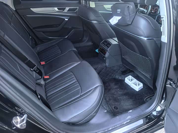 Фото 8 - Audi A6L