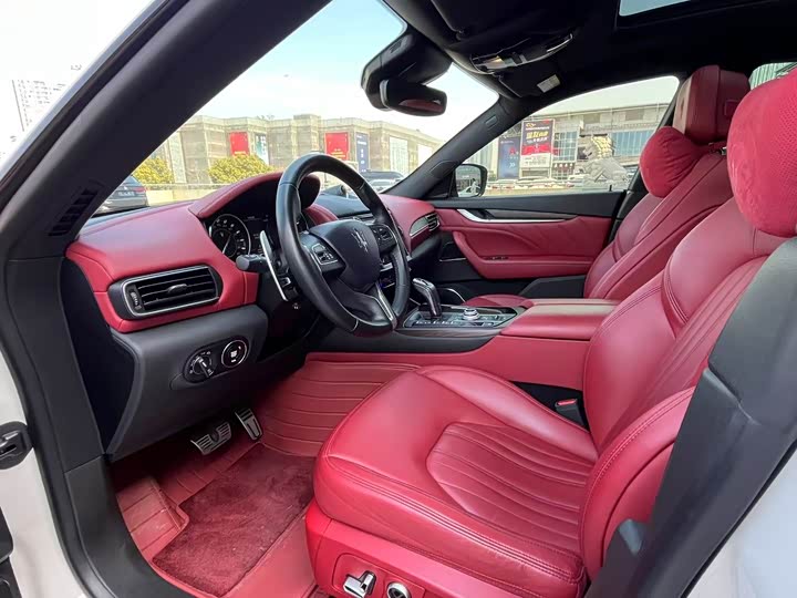 Фото 3 - Maserati Levante