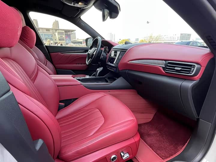 Фото 4 - Maserati Levante