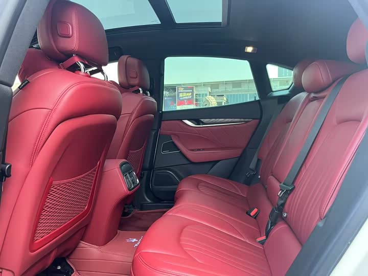 Фото 6 - Maserati Levante