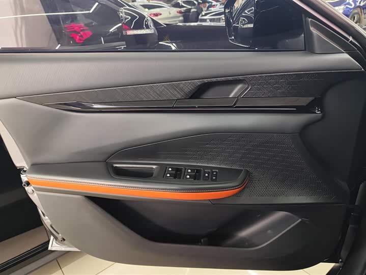 Фото 7 - Changan UNI-V