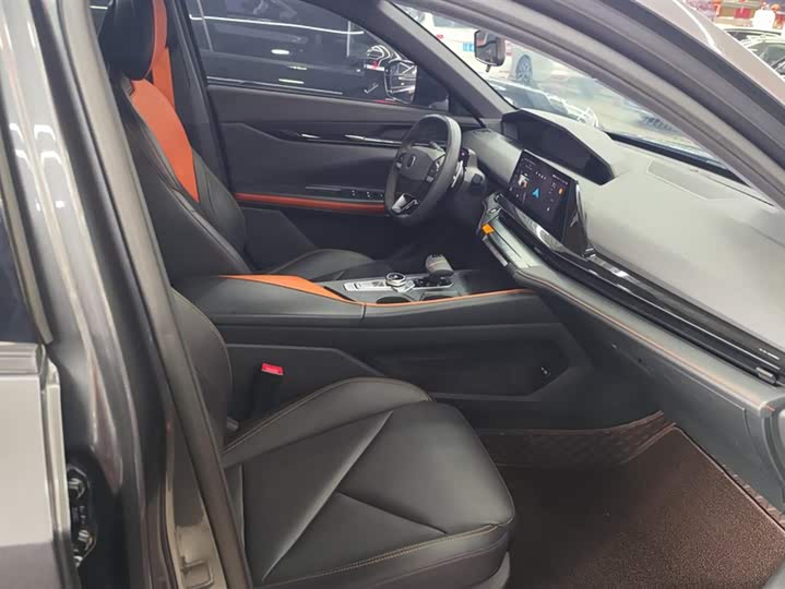 Фото 8 - Changan UNI-V