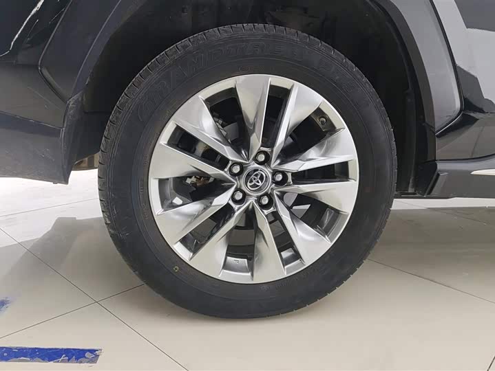 Фото 6 - Toyota Wildlander