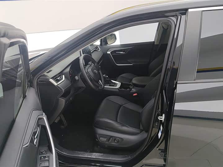 Фото 9 - Toyota Wildlander