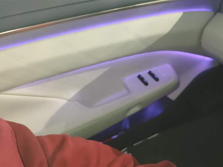 Фото 7 - Zeekr 001