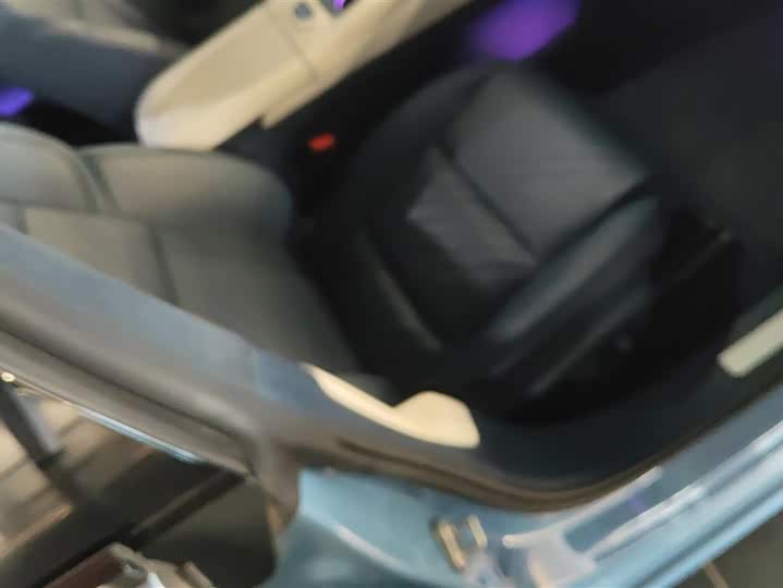 Фото 8 - Zeekr 001