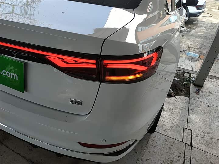 Фото 8 - Geely Emgrand