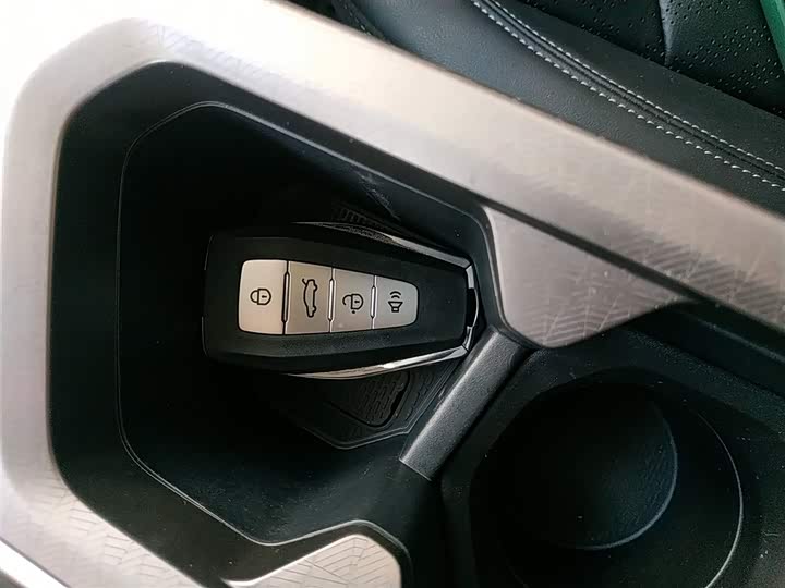 Фото 9 - Geely Emgrand
