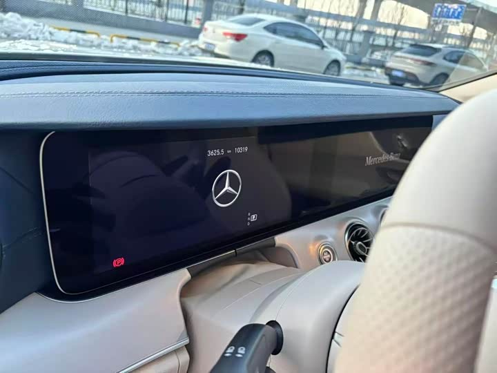 Фото 3 - Mercedes-Benz E-Class