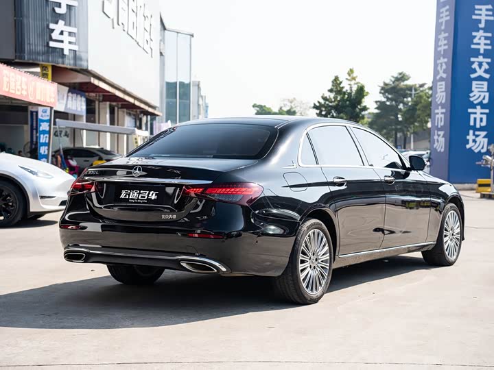 Фото 4 - Mercedes-Benz E-Class