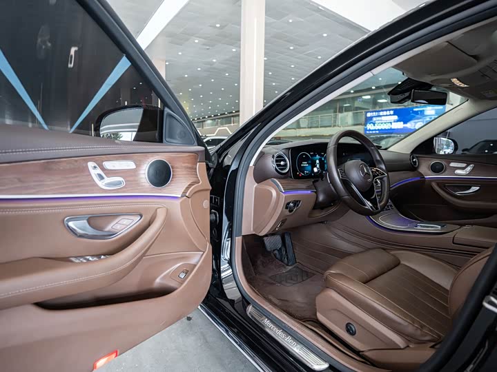 Фото 8 - Mercedes-Benz E-Class