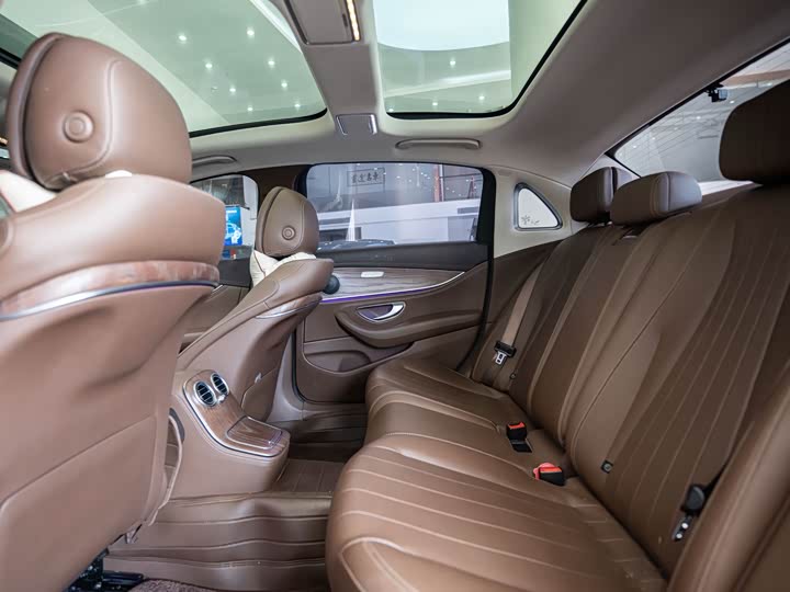 Фото 9 - Mercedes-Benz E-Class