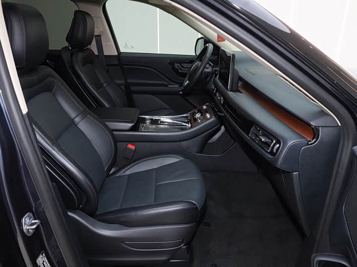 Фото 4 - Lincoln Aviator