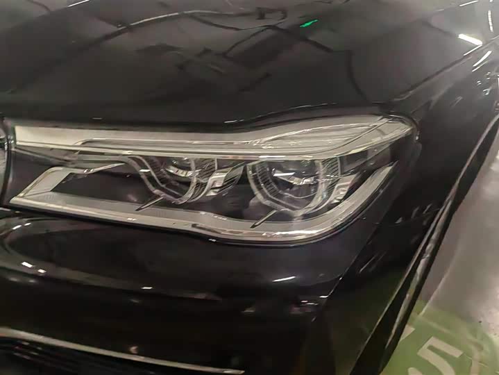 Фото 5 - BMW 7 Series