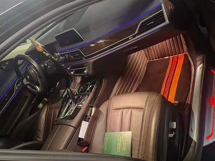 Фото 8 - BMW 7 Series