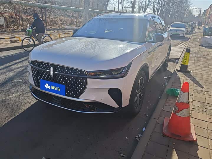 Фото 1 - Lincoln Nautilus