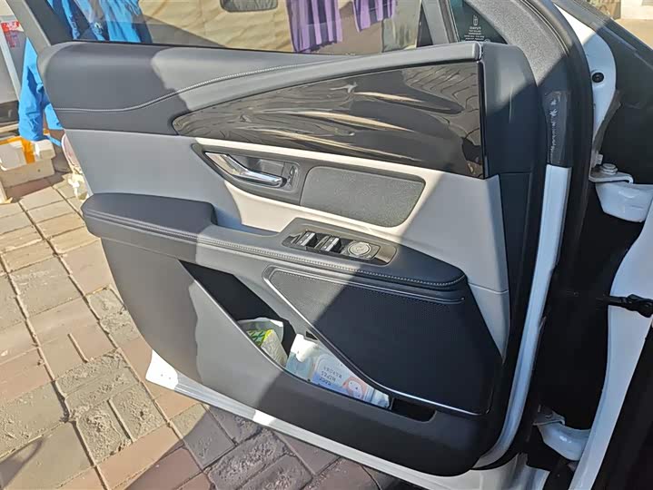 Фото 7 - Lincoln Nautilus