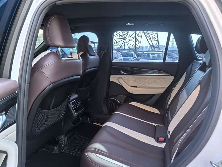 Фото 9 - Geely Monjaro