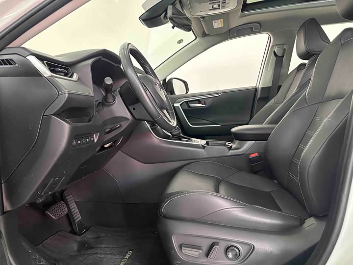 Фото 9 - Toyota Wildlander