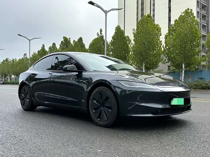 Фото 2 - Tesla Model 3
