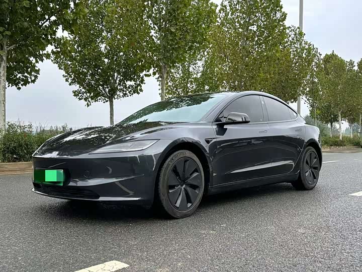 Фото 3 - Tesla Model 3