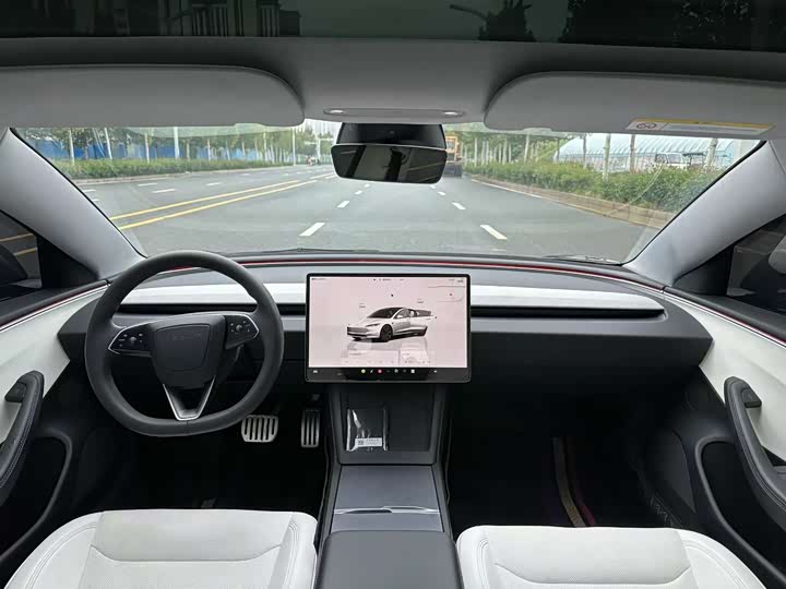 Фото 4 - Tesla Model 3