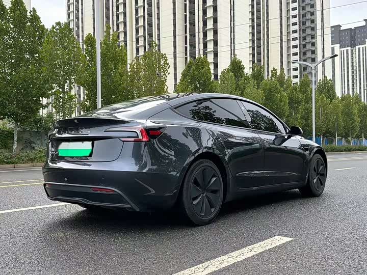 Фото 7 - Tesla Model 3