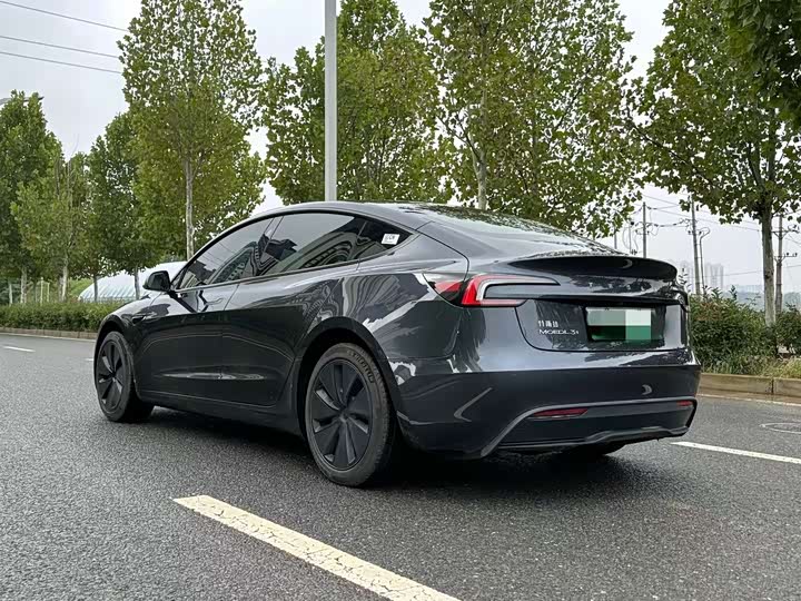 Фото 9 - Tesla Model 3