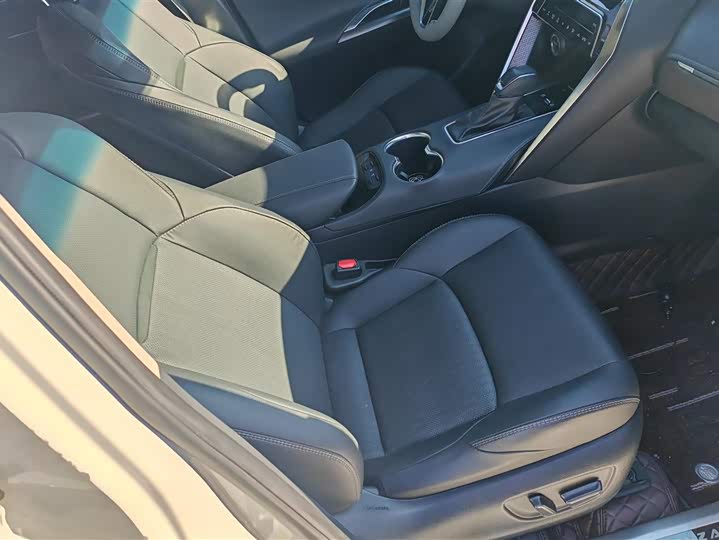 Фото 8 - Toyota Venza
