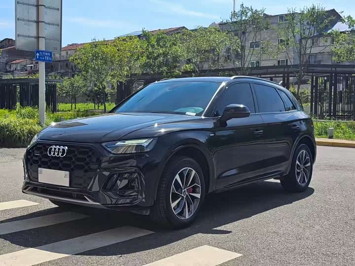 Фото 1 - Audi Q5L